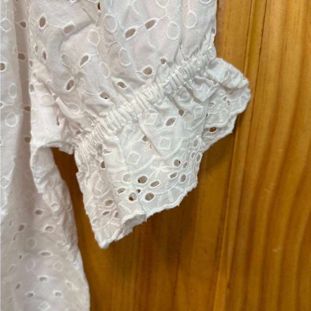 NWT Universal Thread white eyelet blouse size XS - Picture 3 of 8